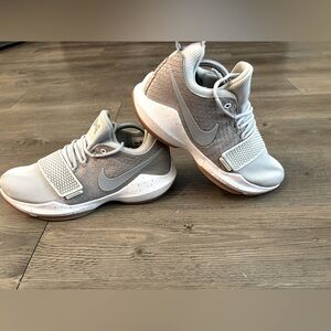 Nike PG1 pure platinum